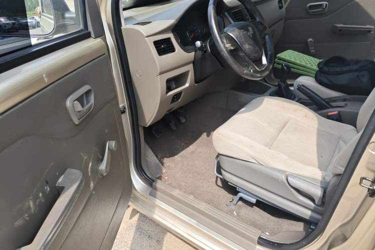 Used Wuling Rongguang V 2016 1.2L Practical Model Non-Power-Assisted Driver Seat