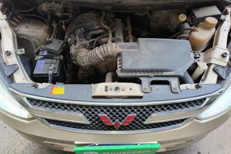Used Wuling Rongguang V 2016 1.2L Standard Version Engine Bay