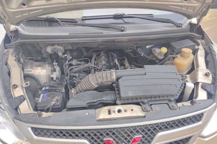 Used Wuling Rongguang V 2016 1.5L Practical Version Non-Power-Assisted Engine Bay