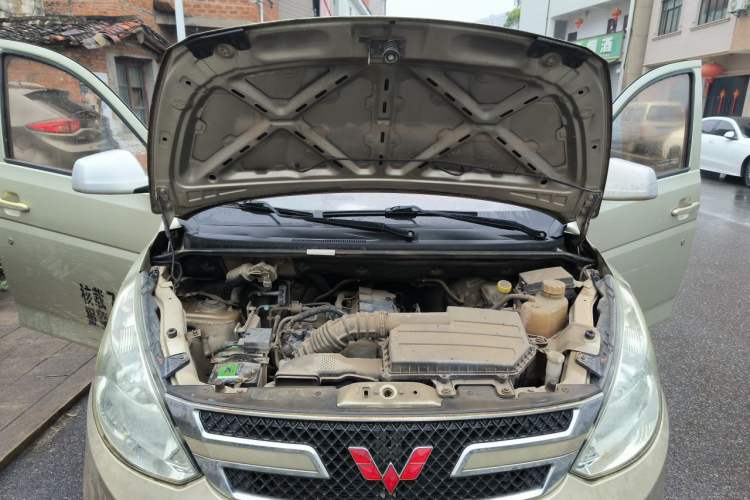 Used Wuling Rongguang V 2016 1.5L Standard Version Engine Bay