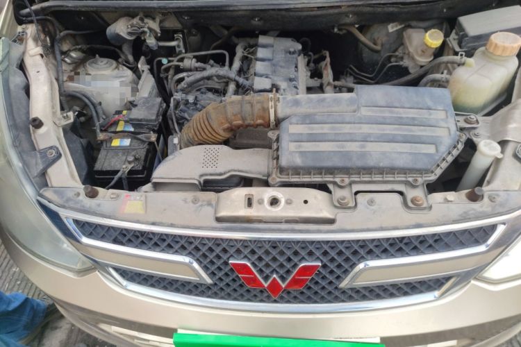 Used Wuling Rongguang V 2016 1.5L Standard Version Engine Bay