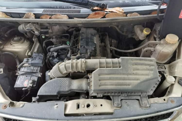 Used Wuling Rongguang V 2016 1.5L Standard Version Engine Bay
