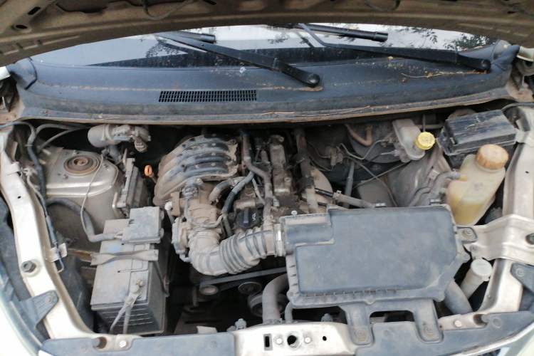 Used Wuling Rongguang V 2016 1.2L Practical Version Engine Bay