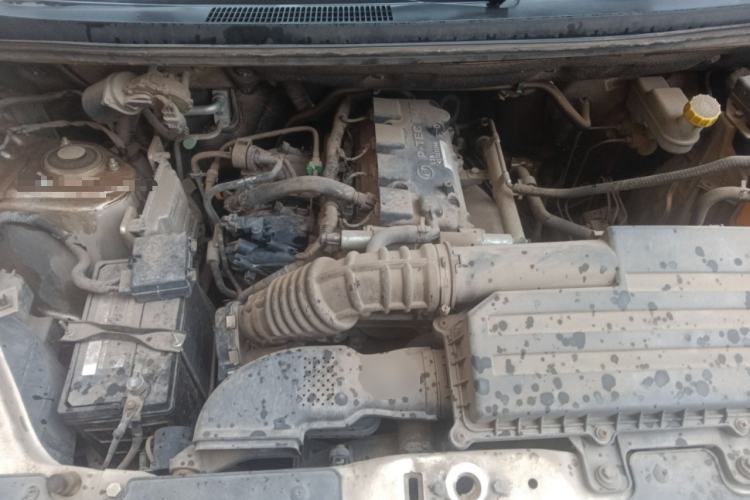 Used Wuling Rongguang V 2016 1.5L Standard Version Engine Bay