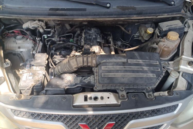 Used Wuling Rongguang V 2016 1.5L Practical Version Engine Bay