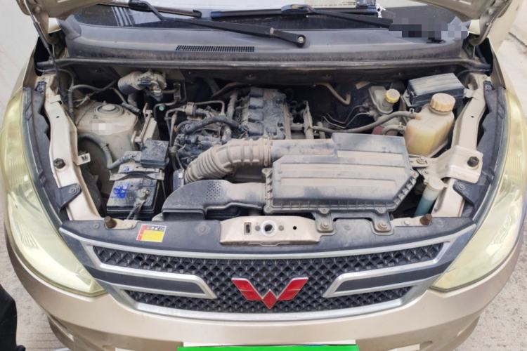 Used Wuling Rongguang V 2016 1.5L Practical Version Engine Bay