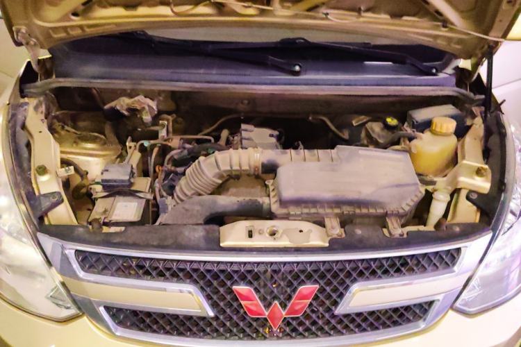 Used Wuling Rongguang V 2016 1.5L Standard Version Engine Bay