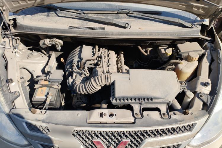 Used Wuling Rongguang V 2016 1.2L Practical Version Engine Bay