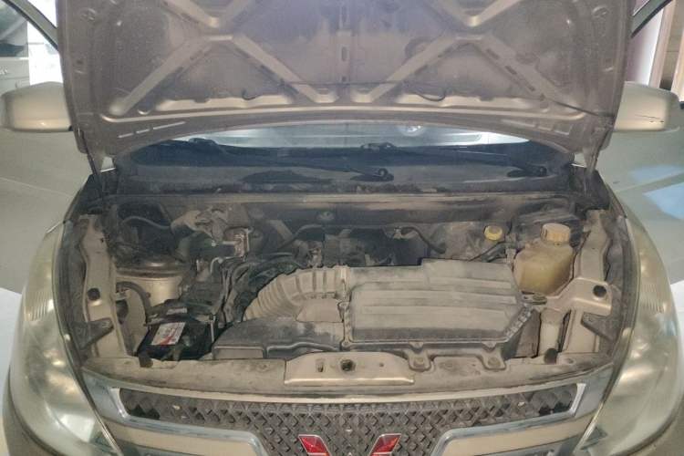 Used Wuling Rongguang V 2016 1.5L Standard Version Engine Bay