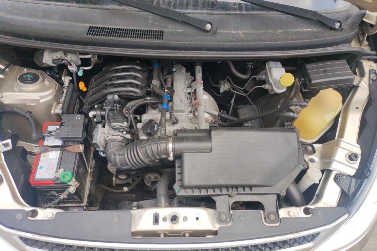 Used Wuling Rongguang V 2016 1.2L Practical Version Engine Bay