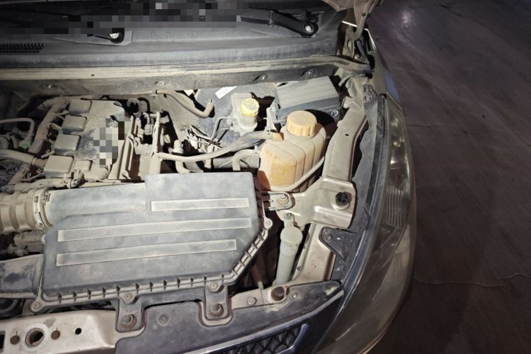 Used Wuling Rongguang V 2016 1.5L Standard Version Engine Bay Left