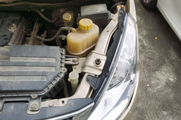 Used Wuling Rongguang V 2016 1.5L Standard Version Engine Bay Left