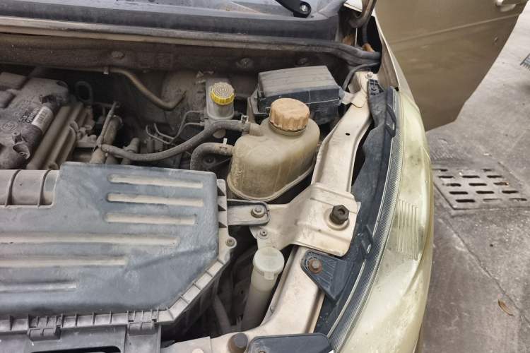 Used Wuling Rongguang V 2016 1.5L Standard Version Engine Bay Left
