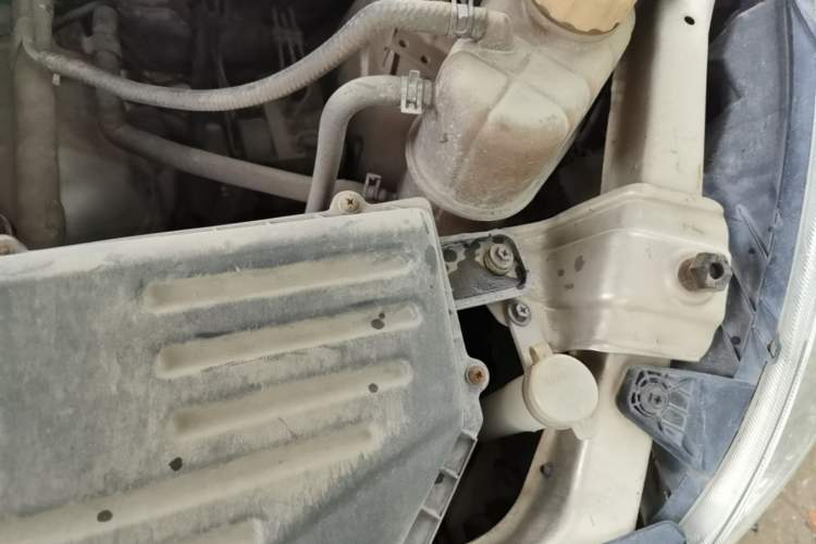 Used Wuling Rongguang V 2016 1.5L Standard Version Engine Bay Left