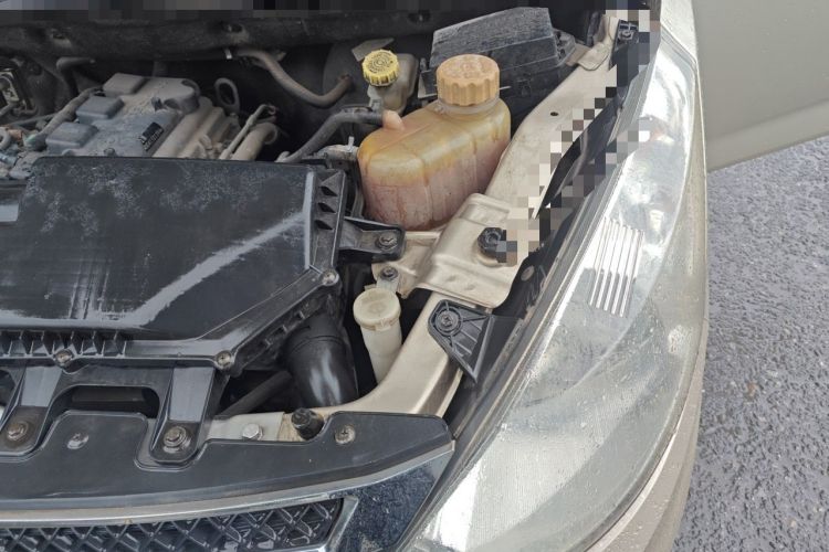 Used Wuling Rongguang V 2016 1.5L Standard Version Engine Bay Left