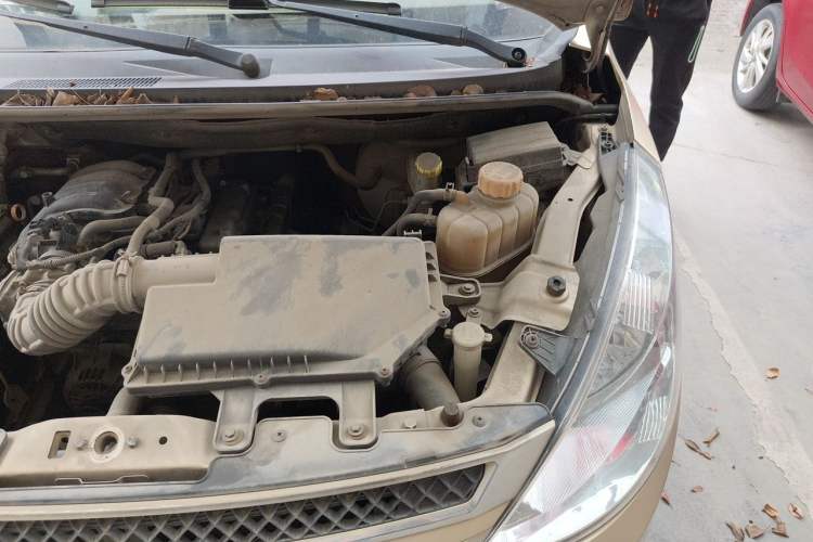 Used Wuling Rongguang V 2016 1.2L Standard Version Engine Bay Left