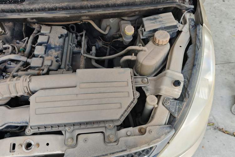 Used Wuling Rongguang V 2016 1.5L Standard Version Engine Bay Left