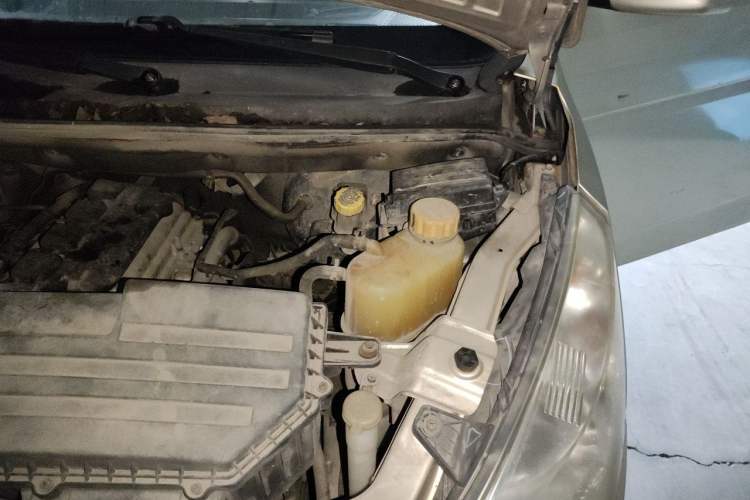 Used Wuling Rongguang V 2016 1.5L Standard Version Engine Bay Left
