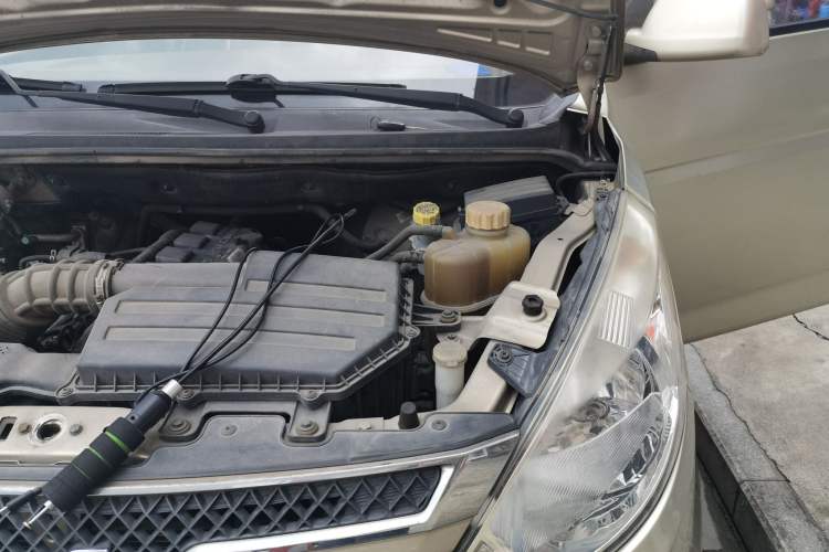 Used Wuling Rongguang V 2016 1.5L Standard Version Engine Bay Left