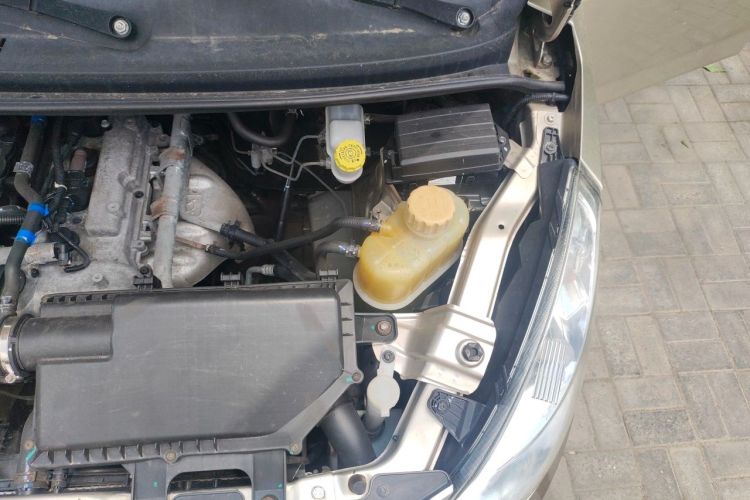Used Wuling Rongguang V 2016 1.2L Practical Version Engine Bay Left