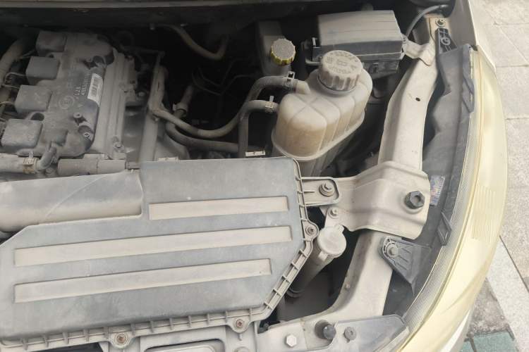 Used Wuling Rongguang V 2016 1.5L Standard Version Engine Bay Left