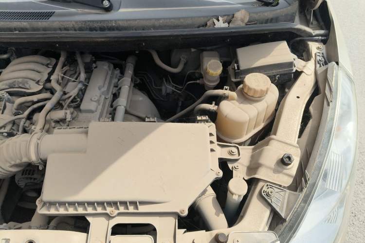 Used Wuling Rongguang V 2016 1.2L Standard Version Engine Bay Left