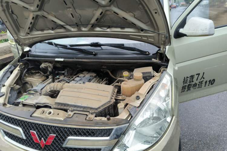 Used Wuling Rongguang V 2016 1.5L Standard Version Engine Bay Left