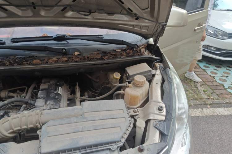 Used Wuling Rongguang V 2016 1.5L Standard Version Engine Bay Left