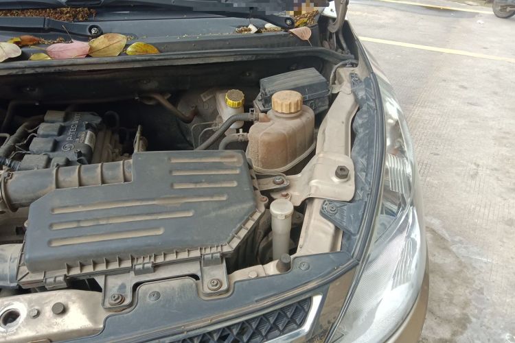 Used Wuling Rongguang V 2016 1.5L Standard Version Engine Bay Left