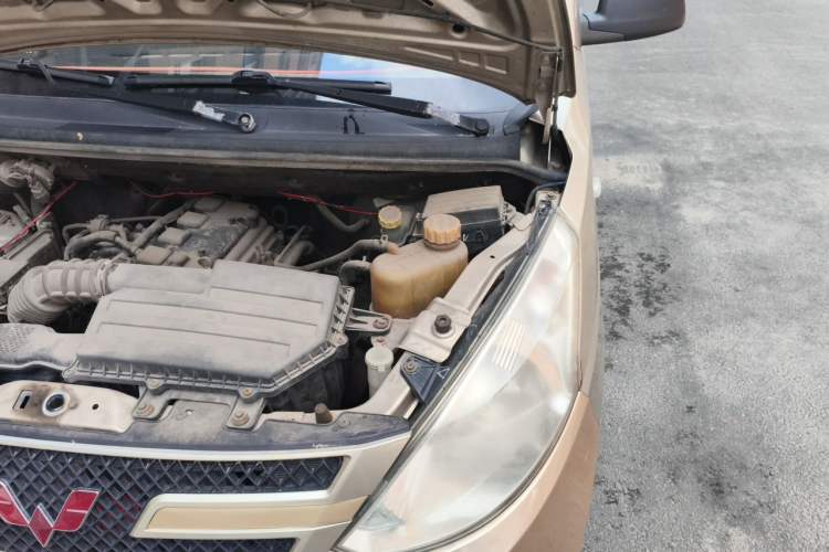 Used Wuling Rongguang V 2016 1.5L Practical Version Engine Bay Left