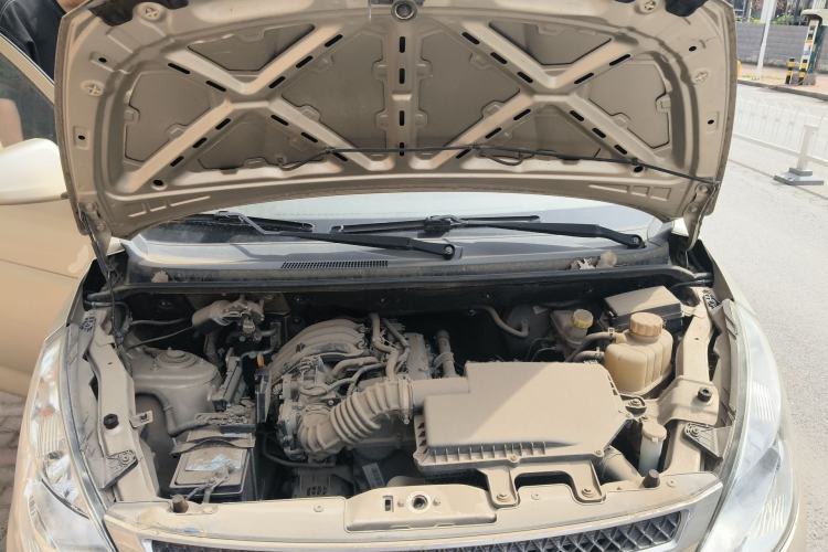 Used Wuling Rongguang V 2016 1.2L Standard Version Engine Bay