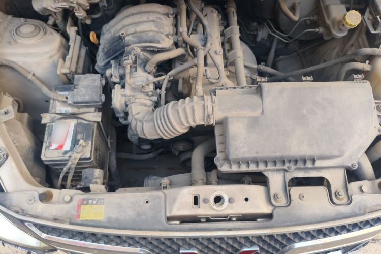 Used Wuling Rongguang V 2016 1.2L Standard Version Engine Bay
