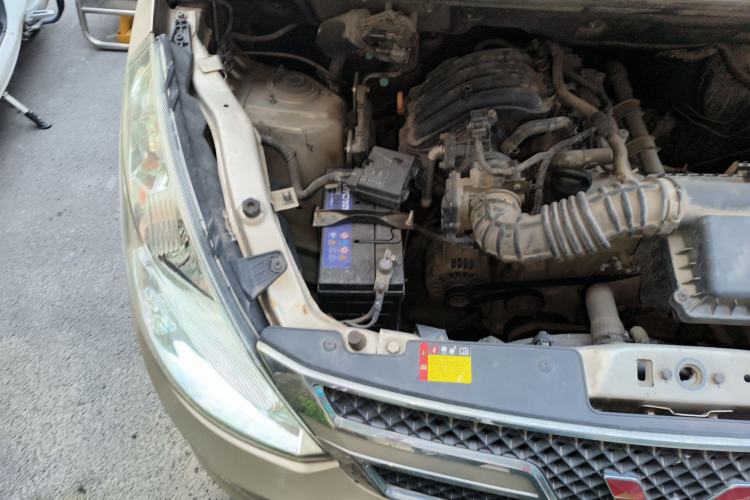 Used Wuling Rongguang V 2016 1.2L Standard Version Engine Bay Right