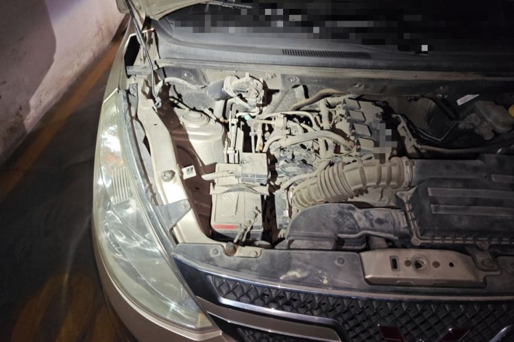 Used Wuling Rongguang V 2016 1.5L Standard Version Engine Bay Right
