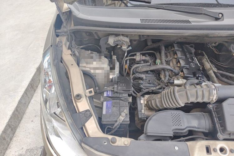 Used Wuling Rongguang V 2016 1.5L Practical Version Non-Power-Assisted Engine Bay Right