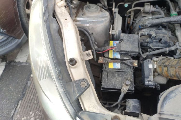 Used Wuling Rongguang V 2016 1.5L Standard Version Engine Bay Right
