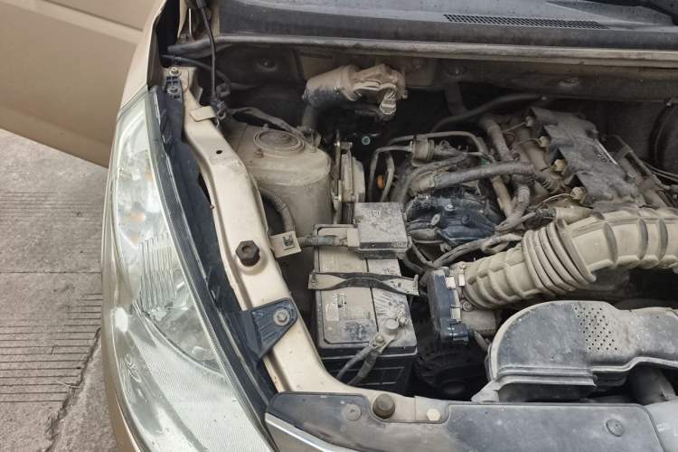 Used Wuling Rongguang V 2016 1.5L Standard Version Engine Bay Right