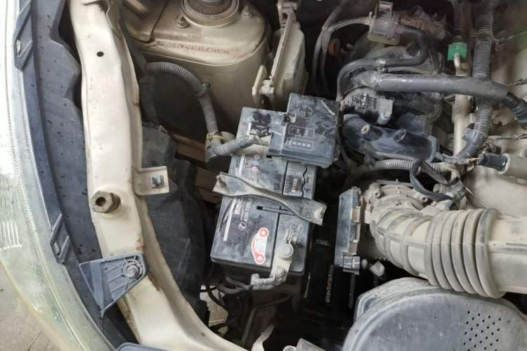 Used Wuling Rongguang V 2016 1.5L Standard Version Engine Bay Right