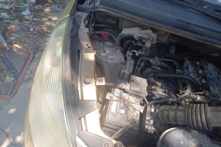 Used Wuling Rongguang V 2016 1.5L Practical Version Engine Bay Right
