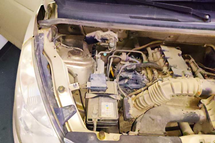 Used Wuling Rongguang V 2016 1.5L Standard Version Engine Bay Right