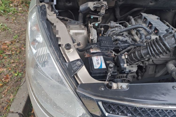 Used Wuling Rongguang V 2016 1.5L Standard Version Engine Bay Right
