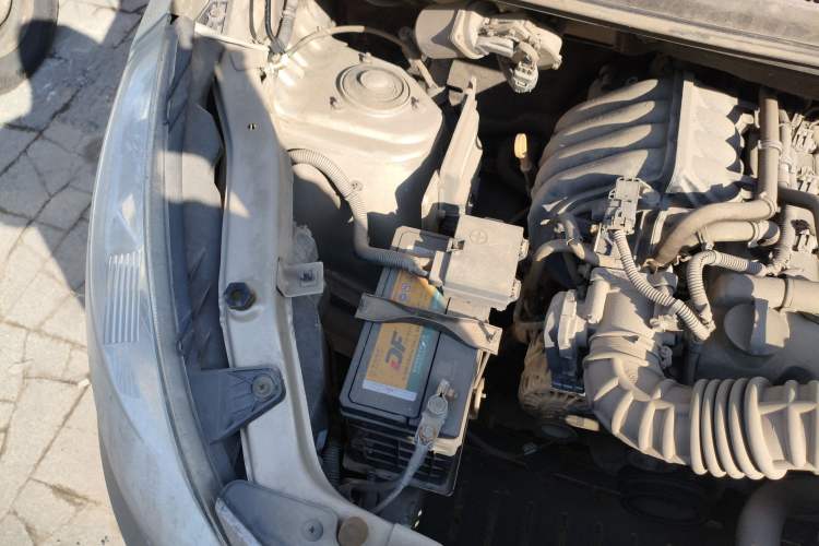 Used Wuling Rongguang V 2016 1.2L Practical Version Engine Bay Right