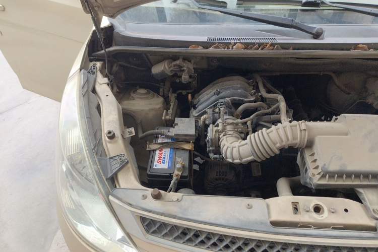 Used Wuling Rongguang V 2016 1.2L Standard Version Engine Bay Right