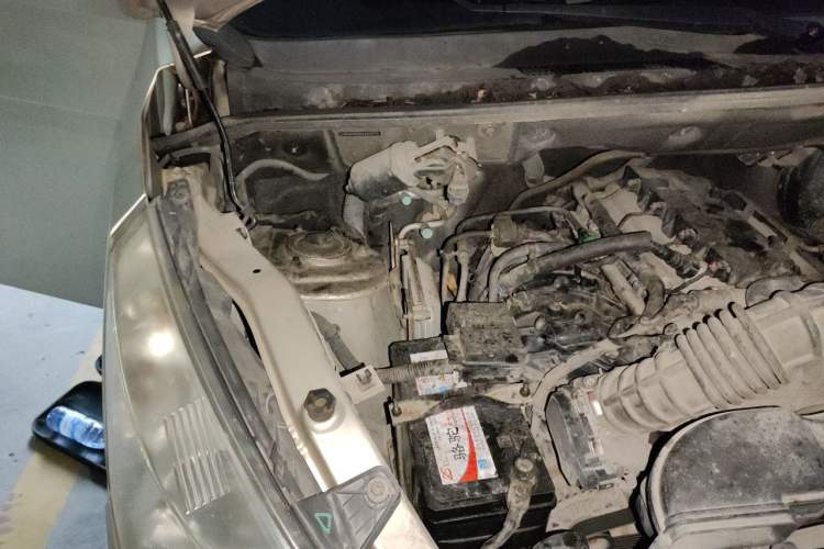 Used Wuling Rongguang V 2016 1.5L Standard Version Engine Bay Right