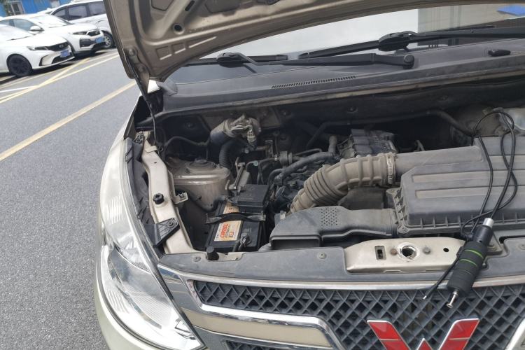 Used Wuling Rongguang V 2016 1.5L Standard Version Engine Bay Right
