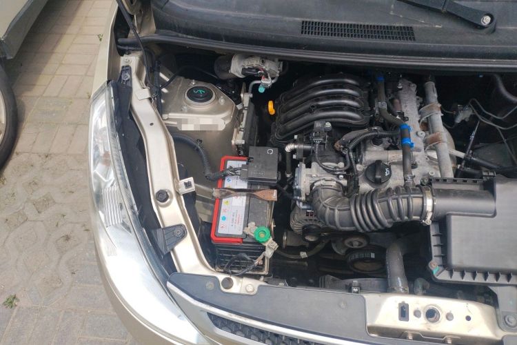 Used Wuling Rongguang V 2016 1.2L Practical Version Engine Bay Right