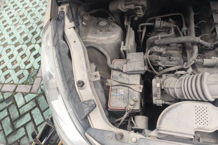 Used Wuling Rongguang V 2016 1.5L Standard Version Engine Bay Right