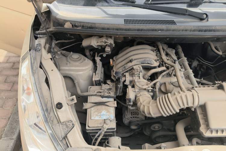 Used Wuling Rongguang V 2016 1.2L Standard Version Engine Bay Right