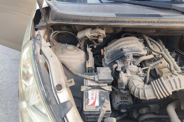 Used Wuling Rongguang V 2016 1.2L Standard Version Engine Bay Right