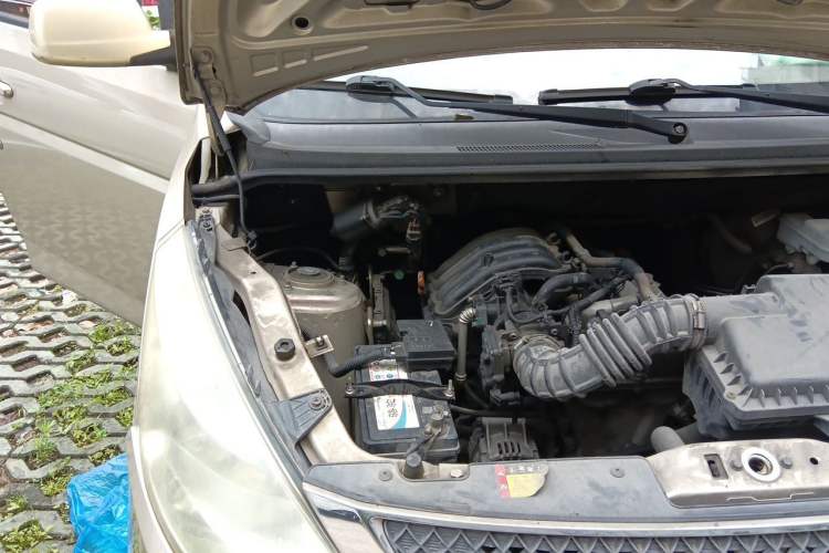 Used Wuling Rongguang V 2016 1.2L Standard Version Engine Bay Right